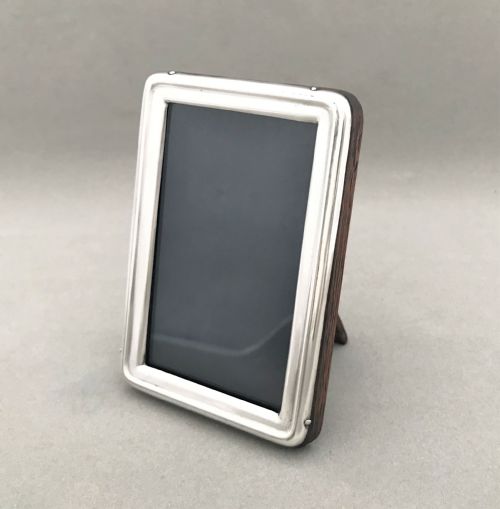 fig 1. A stylish small silver photo frame
