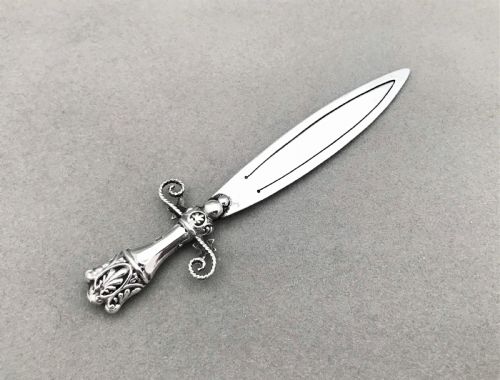 fig 1. An Edwardian novelty silver dagger bookmark