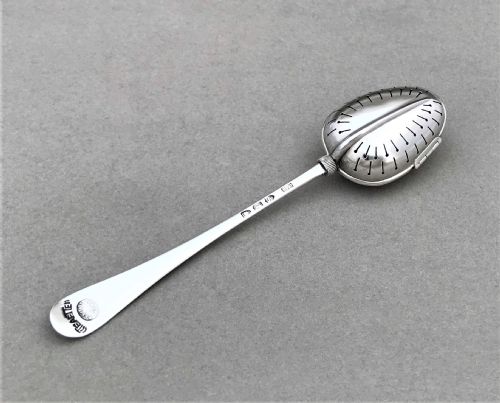 fig 1. A rare Victorian silver tea infuser of patented design
