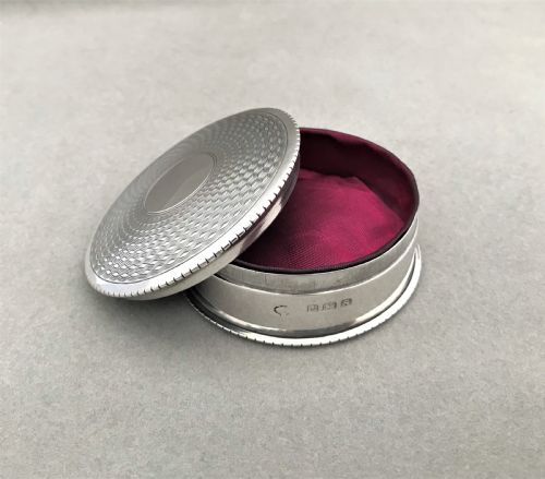 A Handsome George V Engine Turned Silver Trinket/cufflinks Pot