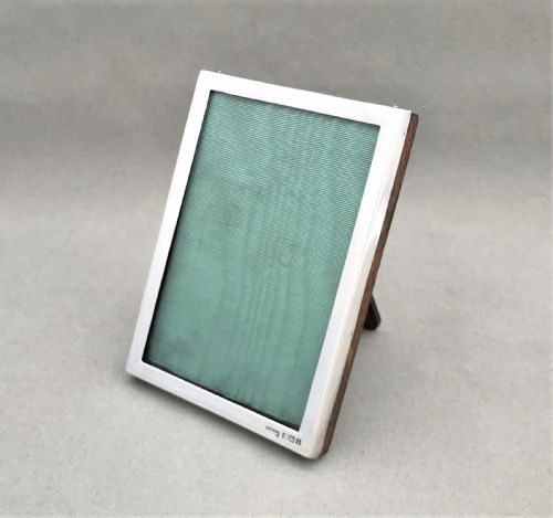 A Stylish Edwardian Silver Photo Frame