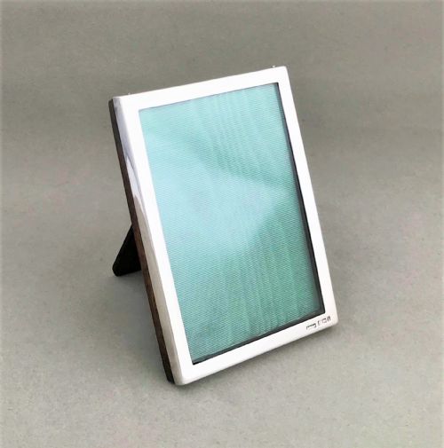 fig 1. A stylish Edwardian silver photo frame