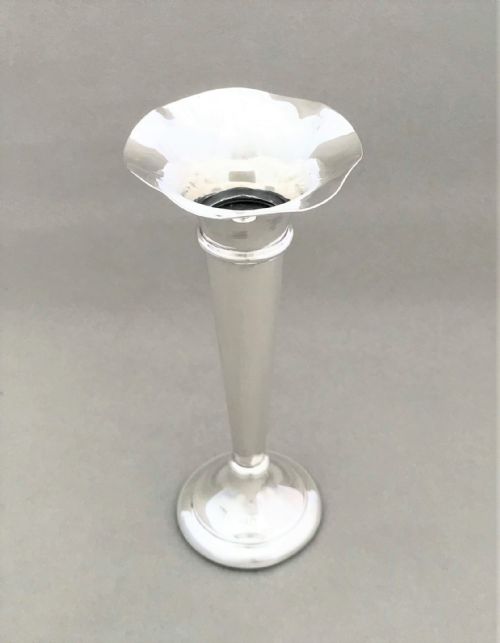 fig 1. A stylish Edwardian stem vase
