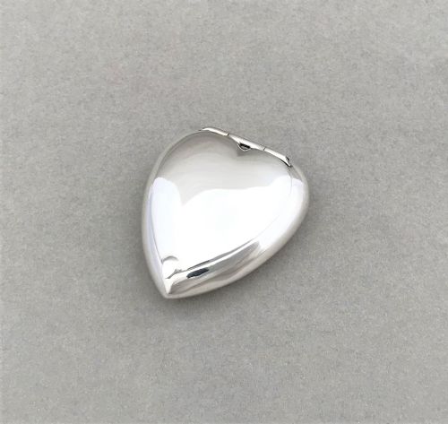 A Victorian Chester Silver Heart Shaped Pillbox