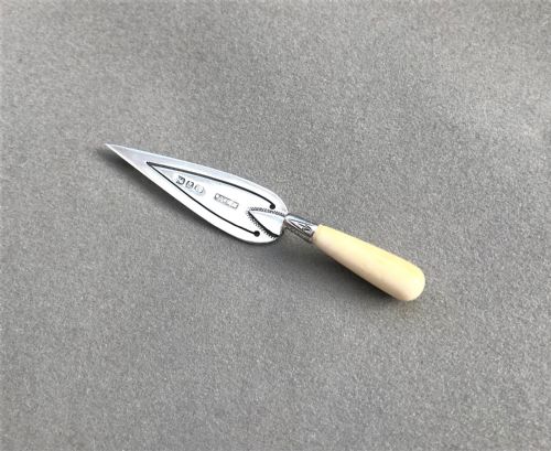 A Victorian Novelty Silver Trowel Bookmark