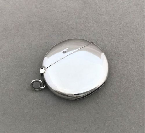 fig 1. An unusual Edwardian Silver Circular Vesta