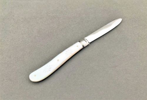 fig 1. A lovely Victorian silver & mother-of -pearl fruit knife
