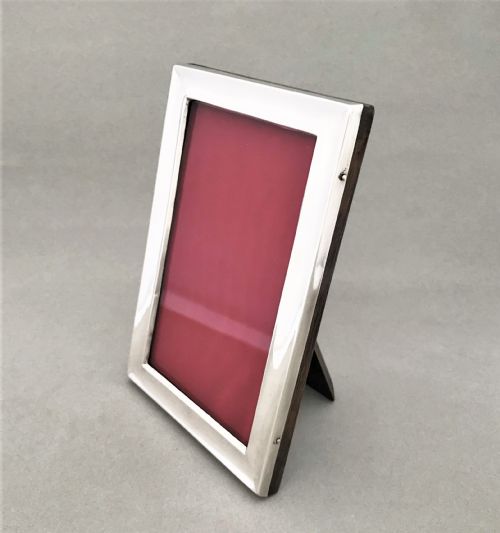 fig 1. A handsome George V silver photo frame