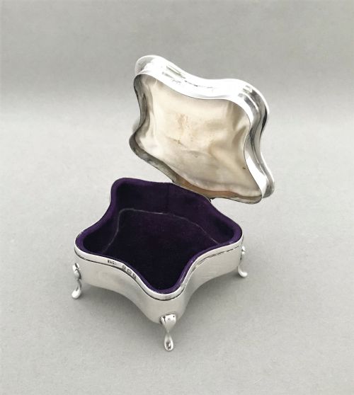 fig 1. A superb Edwardian shaped silver trinket box