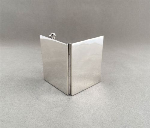 fig 1. A superb quality First World War travelling silver 'sweetheart' frame