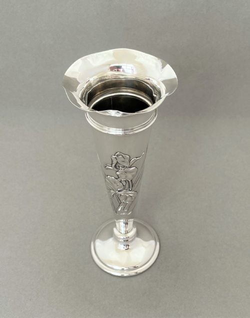 fig 1. A superb William Comyns silver stem vase