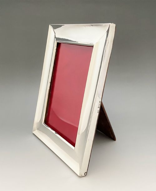 fig 1. A handsome George V silver photo frame
