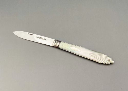 An Early Victorian Silver & Mother-of-pearl Fruit Knife