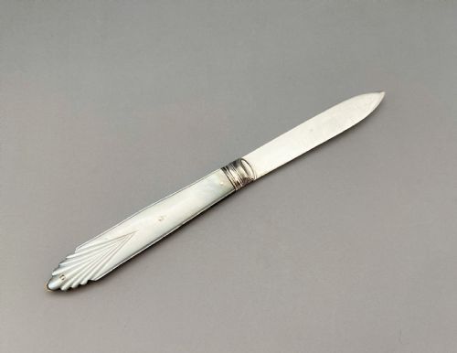 fig 1. An early Victorian silver & mother-of-pearl fruit knife