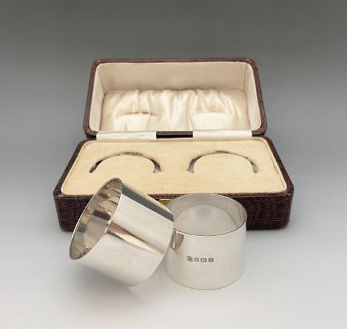 fig 1. A substantial pair of boxed silver napkin rings