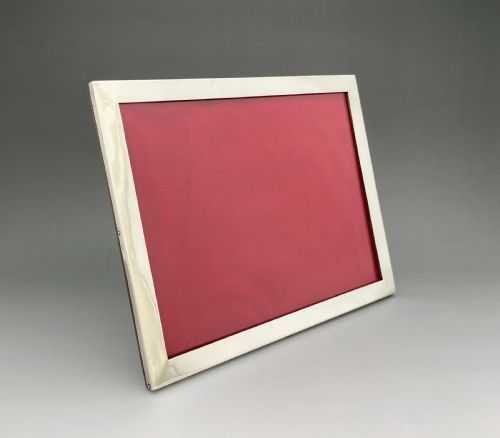 A Handsome Landscape/portrait Silver Photo Frame