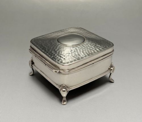 fig 1. An Edwardian Arts & Crafts Silver Cuff links Box