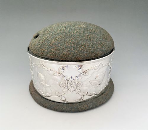 A Superb William Comyns Silver Trinket Box