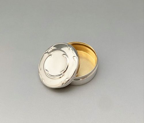 fig 1. An Art Nouveau design Edwardian silver pillbox