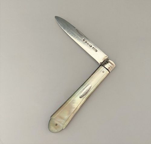 An Early Victorian Silver & Mother-of-pearl Fruit Knife