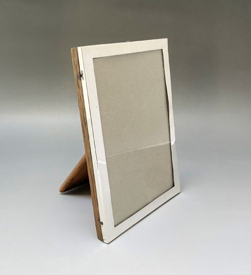 fig 1. A fine George V silver photo frame