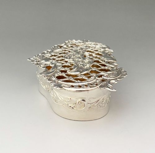 fig 1. An Outstanding Victorian Silver Gilt Pot Pouree Box