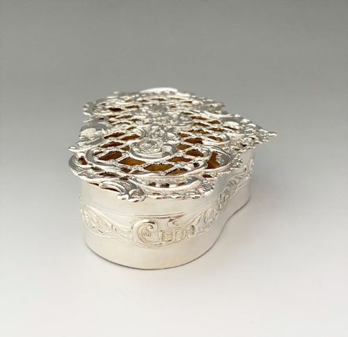 fig 2. An Outstanding Victorian Silver Gilt Pot Pouree Box