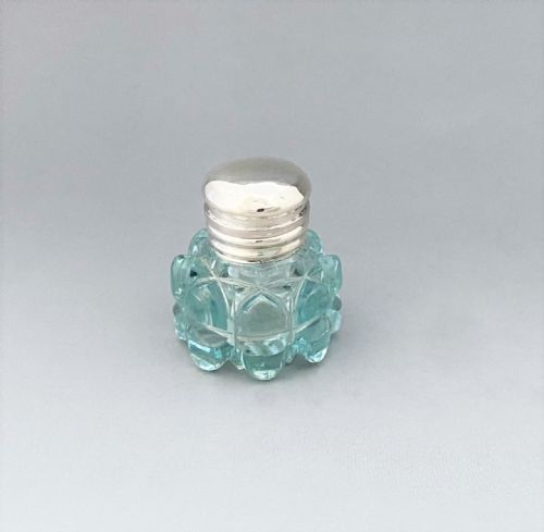 A Gorgeous Georgian Silver Mounted Vinaigrette