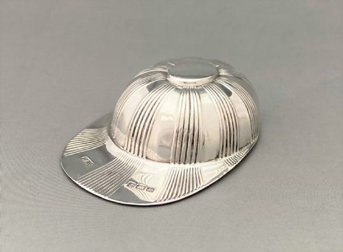 fig 1. An Edwardian Novelty Silver Jockey Cap Caddy Spoon