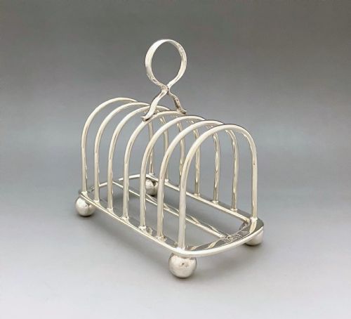fig 1. An Edwardian Goldsmiths & Silversmiths six slice silver toast rack