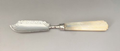 A Fine Georgian Silver & Mother-of-pearl Butter Knife