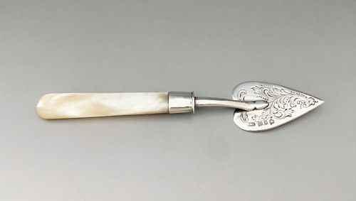 fig 1. A rare Victorian silver & mother-of-pearl pate spreader