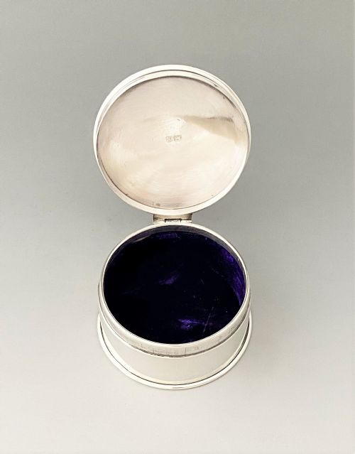 A Charming George V Silver Pill/trinket Box