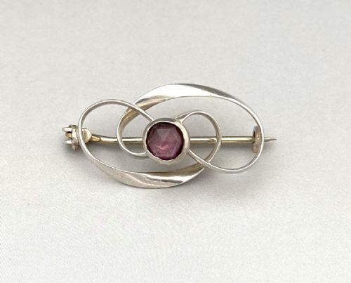 An Attractive Edwardian Silver Brooch