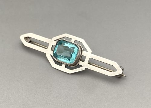 fig 1. A stylish Art Deco Charles Horner silver brooch