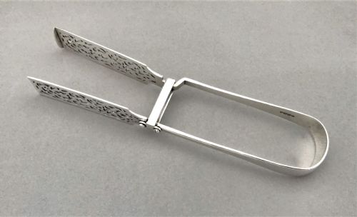 fig 1. A quality Pair Of Mid Victorian Silver Asparagus Tongs