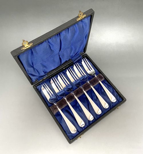 An Excellent Boxed Set of 6 Silver Cake Forks