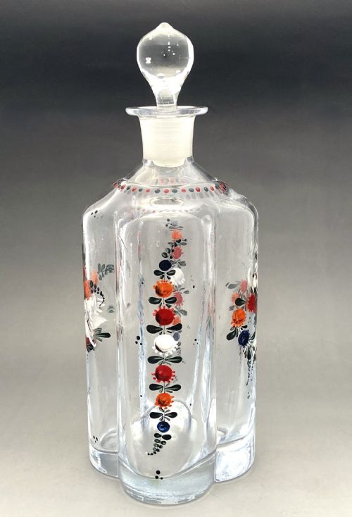 A CHARMING LATE 19TH CENTURY ENAMEL PAINTED DECANTER - ADDITIONAL PHOTO 3