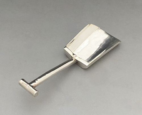 fig 1. A rare Georgian novelty silver caddy spoon