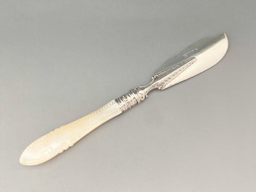 fig 1. A lovely Victorian silver & mother-of-pearl butter knife