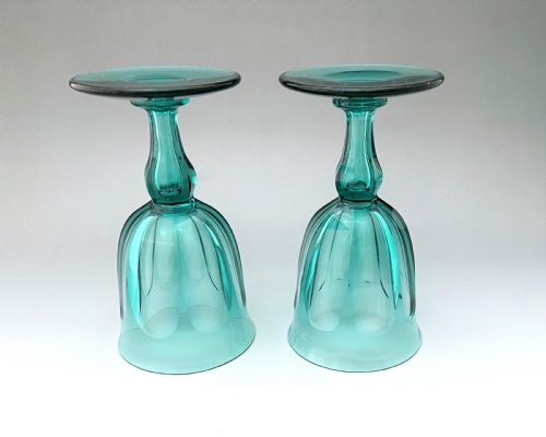 A GORGEOUS PAIR OF VICTORIAN AQUA GREEN WINE GLASSES - ADDITIONAL PHOTO 2