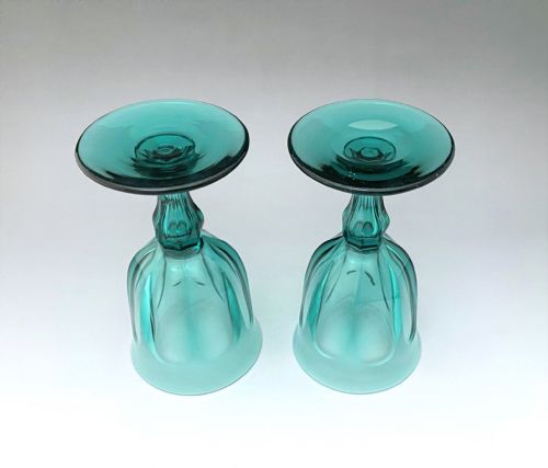 A GORGEOUS PAIR OF VICTORIAN AQUA GREEN WINE GLASSES - ADDITIONAL PHOTO 3