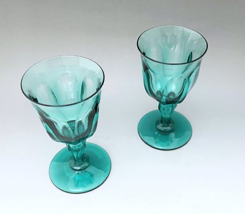 A GORGEOUS PAIR OF VICTORIAN AQUA GREEN WINE GLASSES - ADDITIONAL PHOTO 4