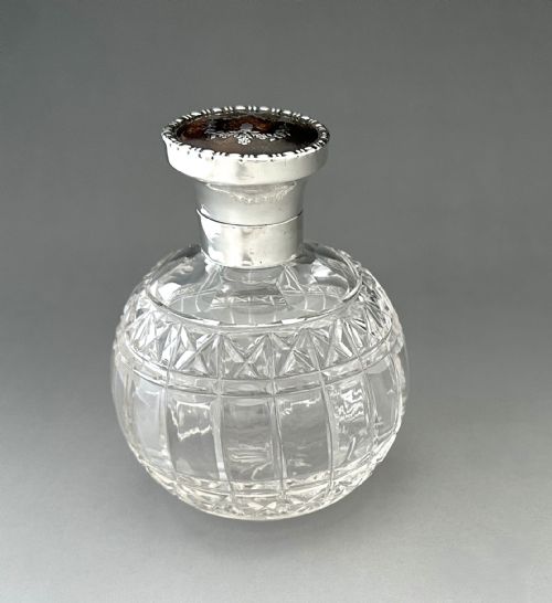 A GEORGE V SILVER TORTOISESHELL COLOGNE PERFUME BOTTLE - ADDITIONAL PHOTO 1