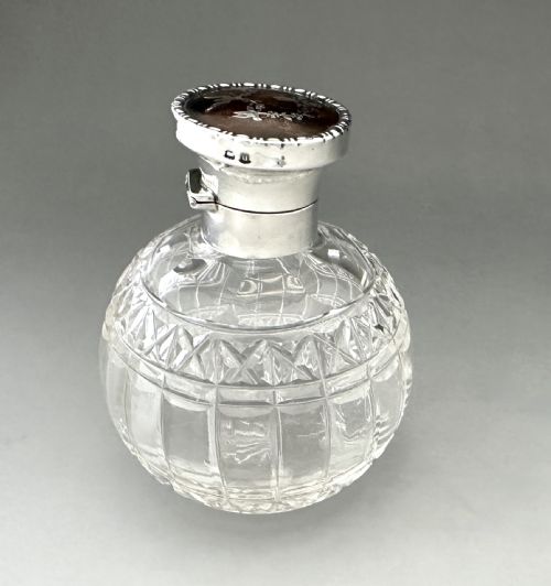 A GEORGE V SILVER TORTOISESHELL COLOGNE PERFUME BOTTLE - ADDITIONAL PHOTO 3
