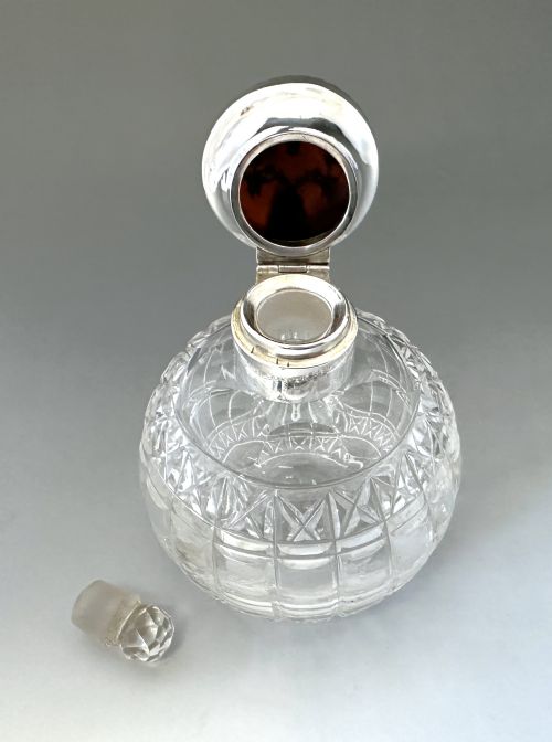 A GEORGE V SILVER TORTOISESHELL COLOGNE PERFUME BOTTLE - ADDITIONAL PHOTO 6
