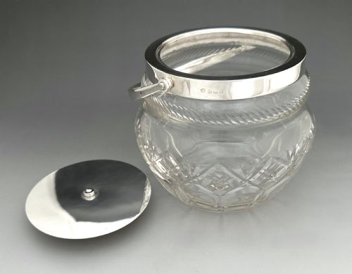 A LOVELY GEORGE V SILVER MOUNTED BISCUIT BARREL - ADDITIONAL PHOTO 5