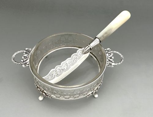 A GORGEOUS PIERCED SILVER BUTTER DISH KNIFE - ADDITIONAL PHOTO 2
