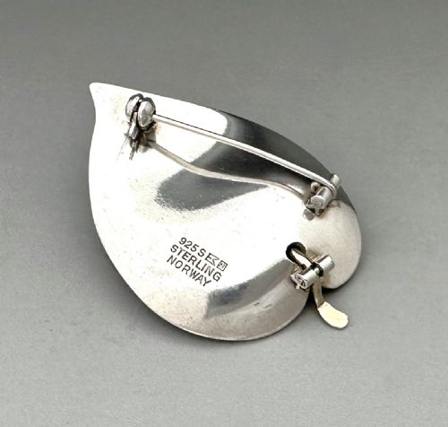 fig 2. A stylish Norwegian silver & enamel modernist brooch
