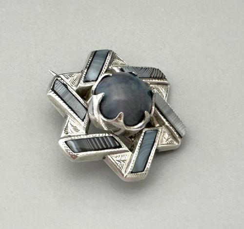 fig 1. An attractive Victorian silver & blue agate brooch